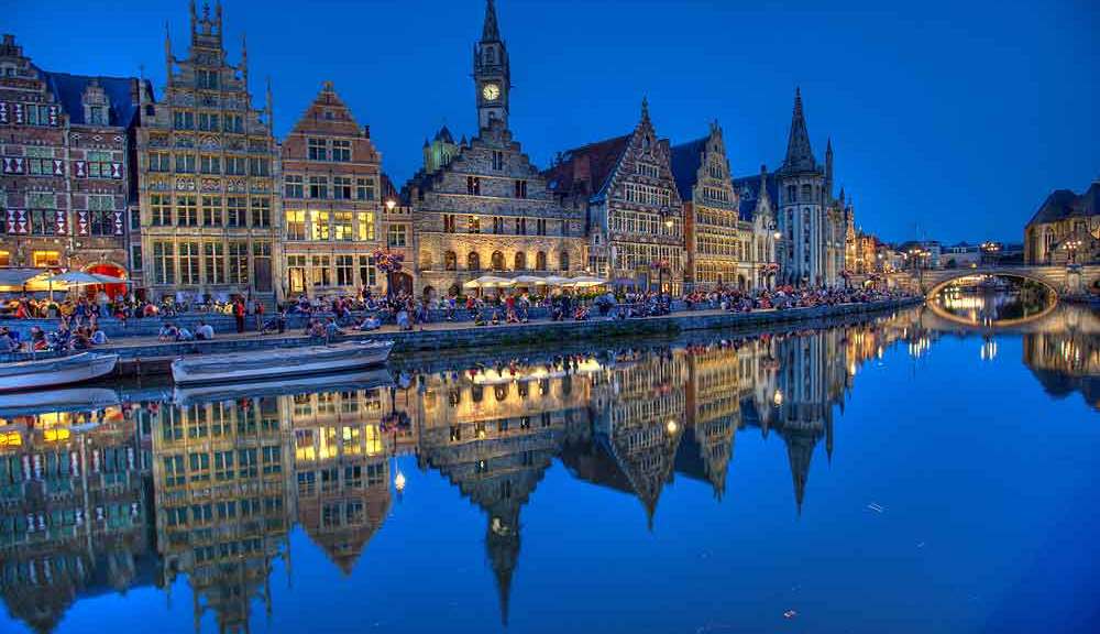 Die blaue Stunde an der Graslei in Gent (Foto: Rainer Kiedrowski/Tourismus Flandern-Brüssel)